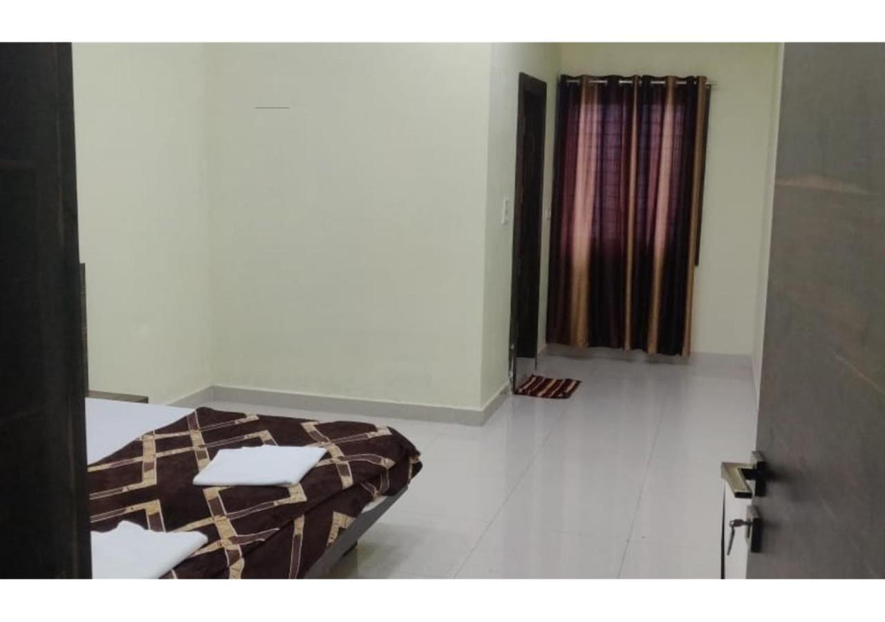Hotel Parag Palace Jabalpur Exteriör bild
