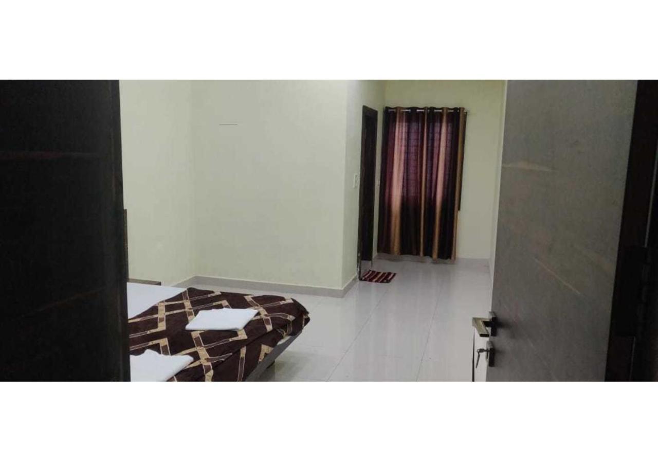 Hotel Parag Palace Jabalpur Exteriör bild