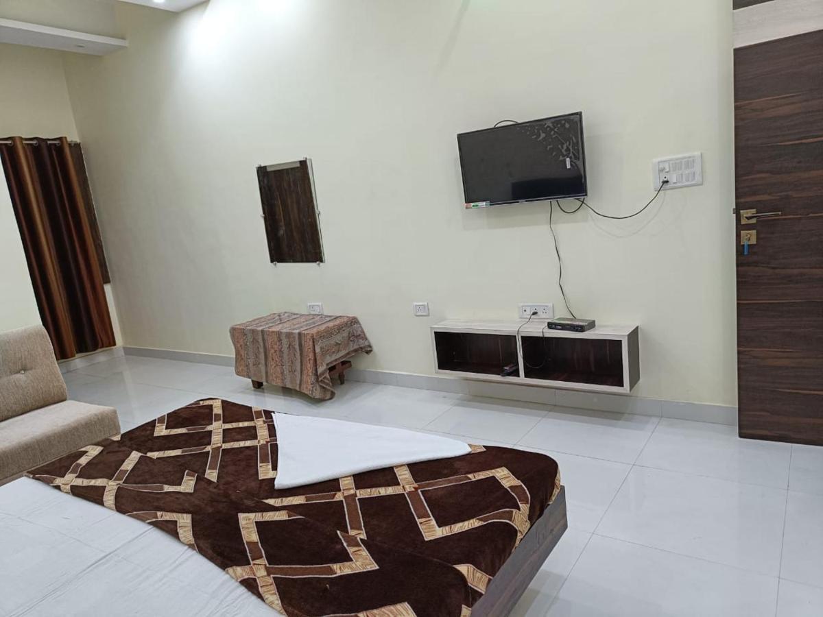 Hotel Parag Palace Jabalpur Exteriör bild