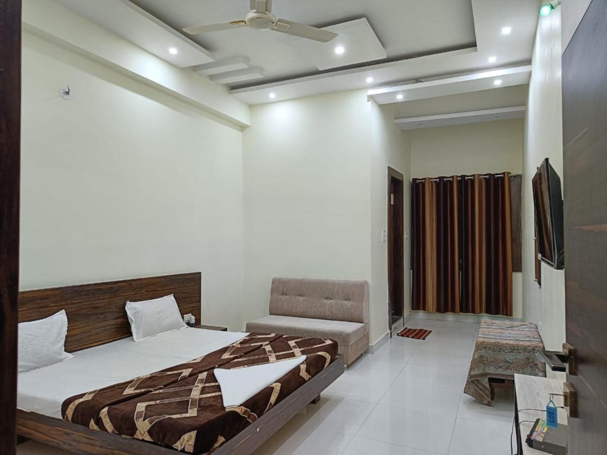 Hotel Parag Palace Jabalpur Exteriör bild