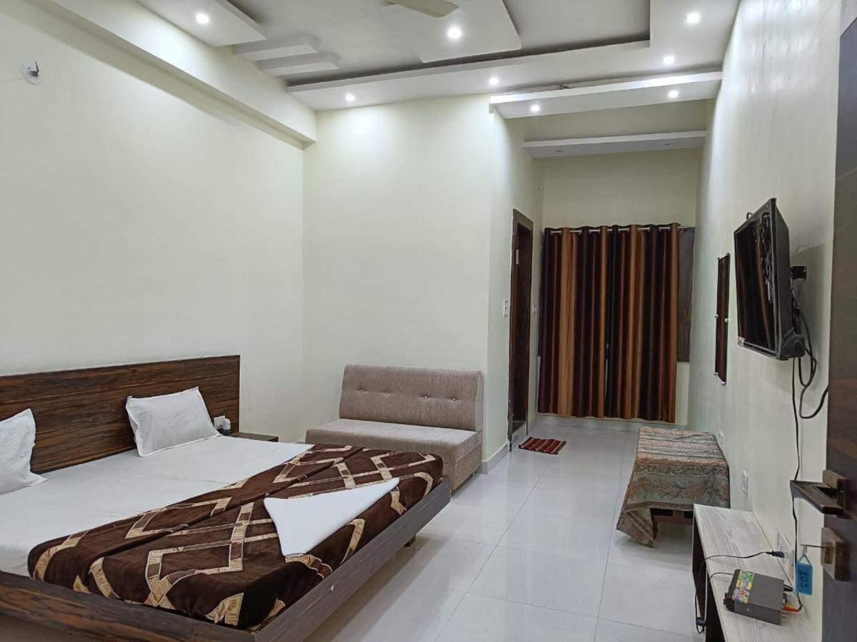 Hotel Parag Palace Jabalpur Exteriör bild