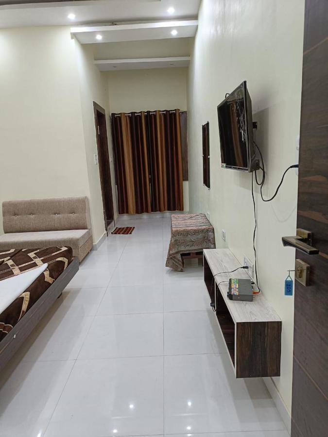 Hotel Parag Palace Jabalpur Exteriör bild